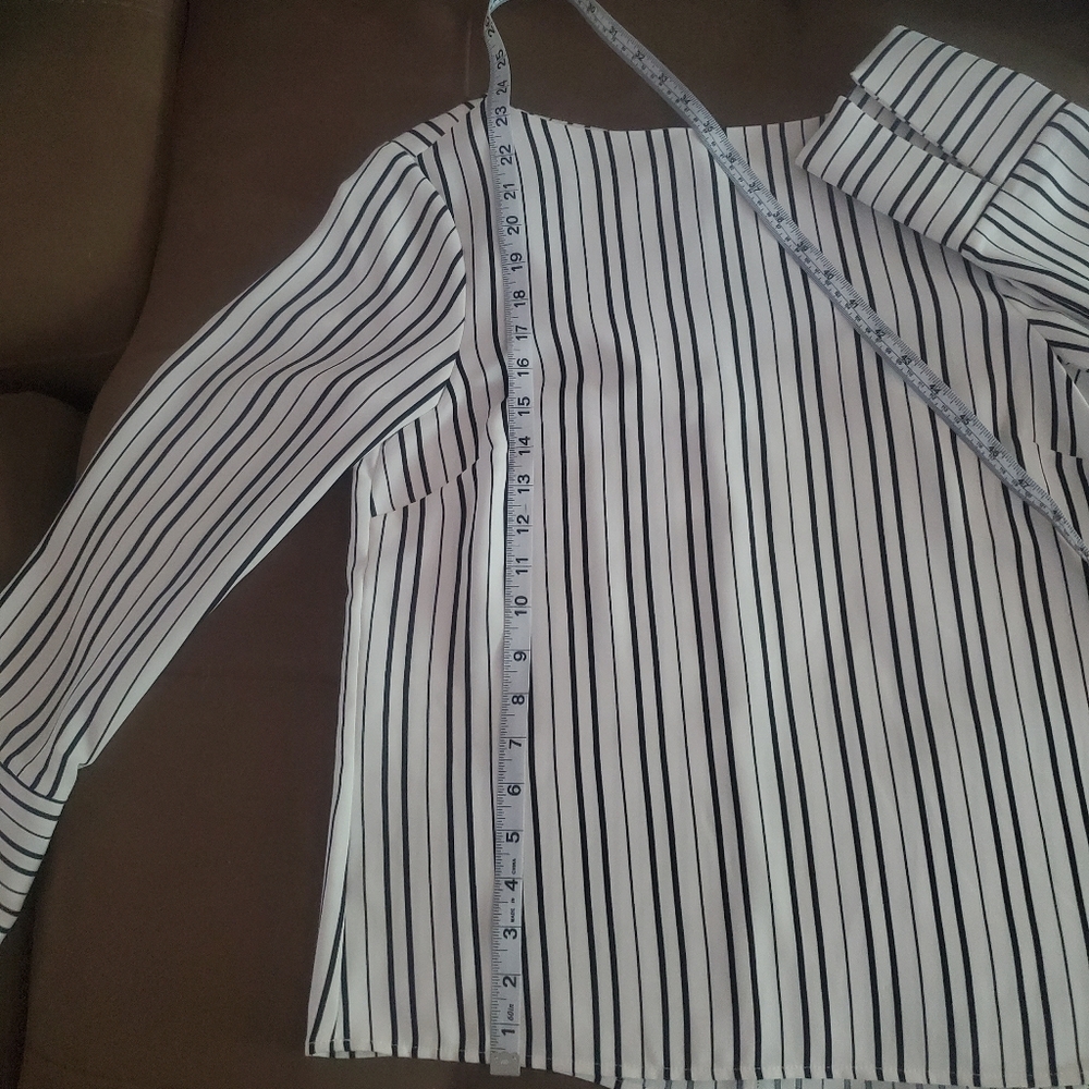 Long Split Cuff Tuxedo Stripe Blouse - Picture 4 of 8